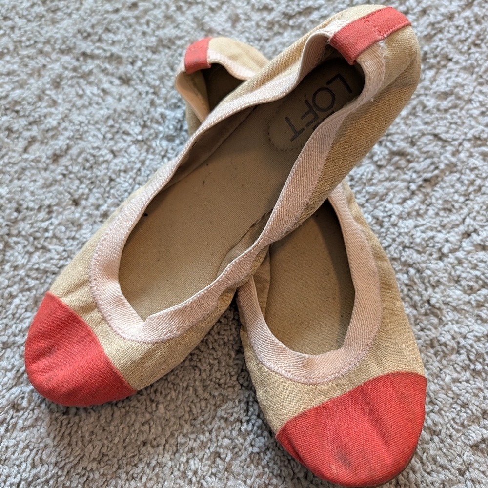 LOFT Coral And Beige Flats